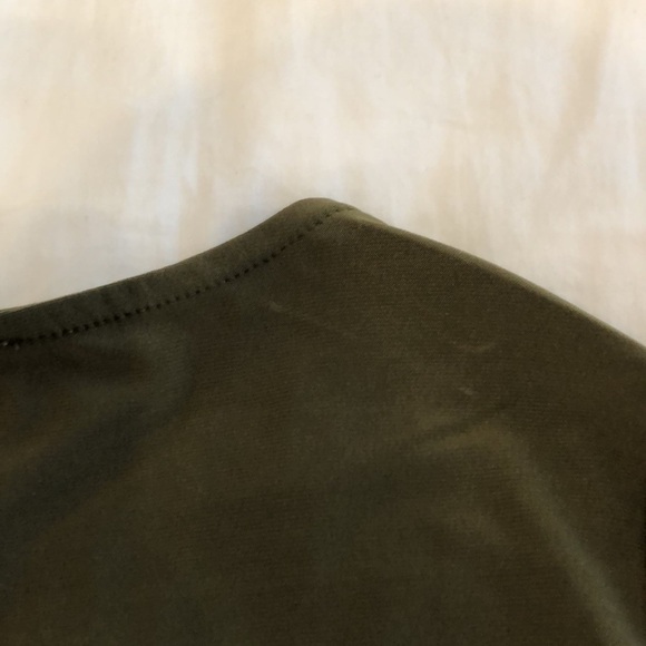 NWT BCBGeneration green keyhole long sleeve crop top. Size XXS. - Picture 9 of 9